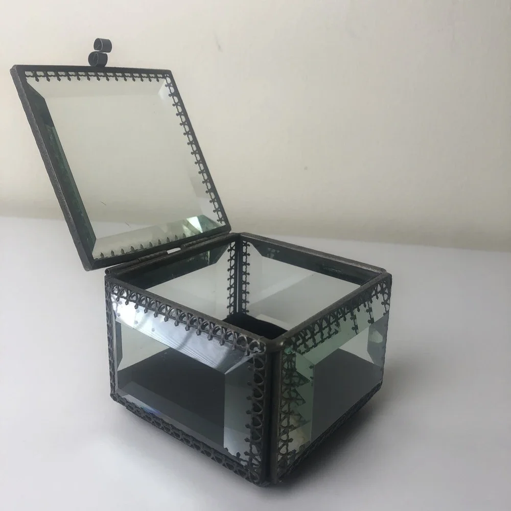 Nicole Miller Home Glass Mirrored Elegant Silver Tone Jewelry Trinket Box